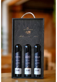 Fekete színű Fa Díszdobozba csomagolt 500 ml A Gönci Barack, Körte, Szilva Pálinka 45° Fekete színű Fa Díszdobozba csomagolt 500 ml A Gönci Barack, Körte, Szilva Pálinka 45°