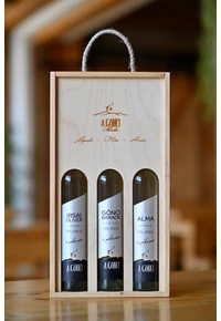 Natúr színű Fa díszdobozba csomagolt 500 ml A Gönci Barack, Alma, Szőlő Pálinka 40°  Natúr színű Fa díszdobozba csomagolt 500 ml A Gönci Barack, Alma, Szőlő Pálinka 40°