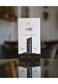 Díszdobozban 500 ml A Gönci Meggy Pálinka 45° 2 darab logózott pohárral 